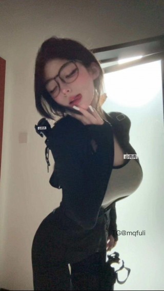 肉肉丸 2025-08-18 15:56:38 照片比本人好看 有事找照片😘😜