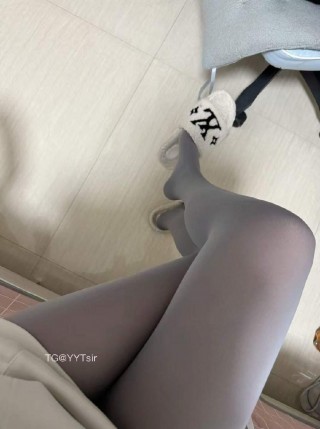 琳什么琳 2025-06-12 10:41:08 这条丝袜好像有点透