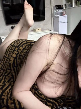 鹅鹅 2024-10-13 02:33:11 豹纹👙➕黑色蕾丝🐻罩