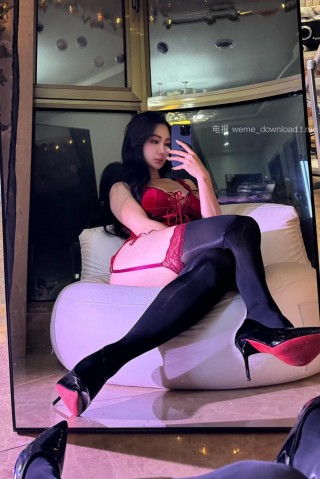 小悦悦阿 2024-08-03 09:24:48 红色丝绒绑带开衩🥵➕网纱钢圈绑带拼接环腿套