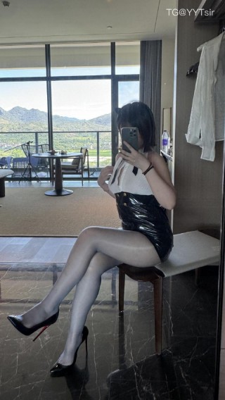 申辣辣 2025-08-12 01:51:33 #颜值##腿控#