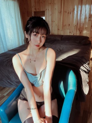 呆猫猫m_ 2024-07-18 21:54:41 居家女友系列 妖娆的身姿展现