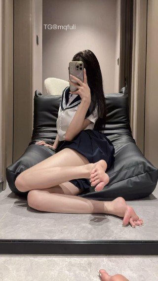 兔妮妮 2025-06-03 13:59:43 付费贴 局部➕全景都🈶️ 近距离对镜㊙️好腿控足控
