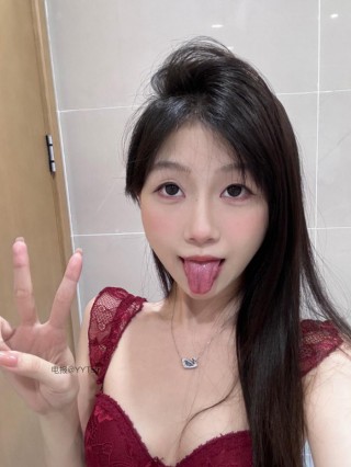 别拔虎牙 2024-11-01 18:12:45 红色性感小吊带㊙️➕黑色蕾丝小短裤