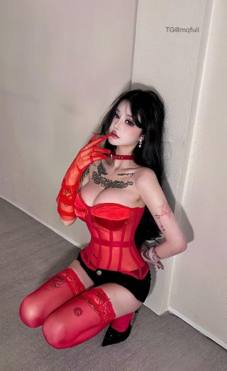 美欢酱 2025-02-26 23:34:22 红色蕾丝袜🦶加上白皙的大腿🦵