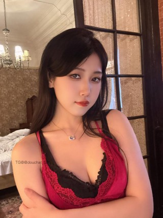 呆猫猫m_ 2024-07-16 23:26:48 红色诱惑蕾丝 火辣的各种抬腿姿势