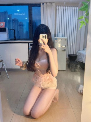 神明同同 2025-04-21 20:37:41 清纯少女图❤粉罩好不性感✌写真