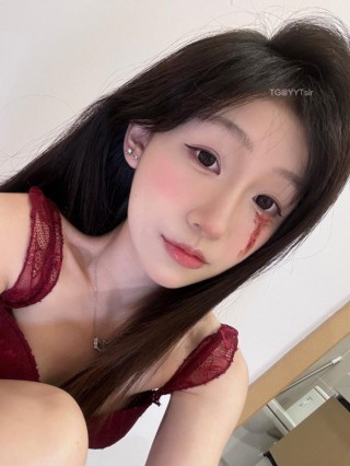 别拔虎牙 2024-11-01 18:12:45 红色性感小吊带㊙️➕黑色蕾丝小短裤