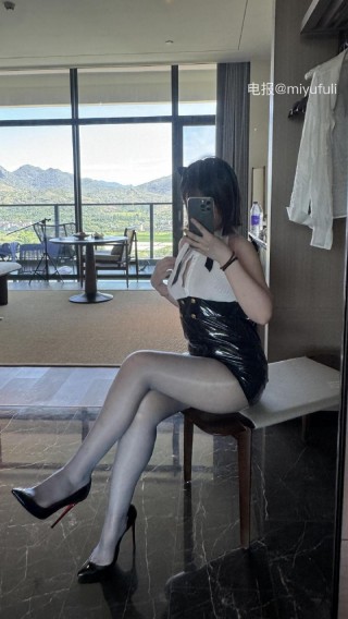 申辣辣 2025-08-12 01:51:33 #颜值##腿控#