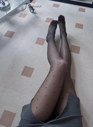 张雅智 2025-04-16 14:23:58 萝莉妮兔💥蓝色制服➕性感黑丝➕爱的蜜桃 照片