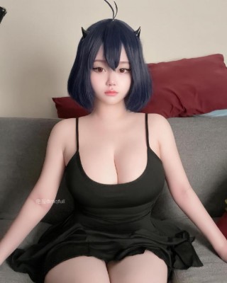 小小兔🐰 2025-05-03 18:15:24 黑色魔法世界里的神秘伙伴🐲✨今天也要和小黑一起冒险哦！