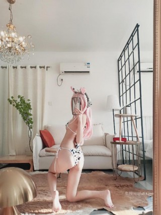 炸蛋boom 2024-09-01 00:43:44 极简牛奶斑点和极简纯白一根式👙