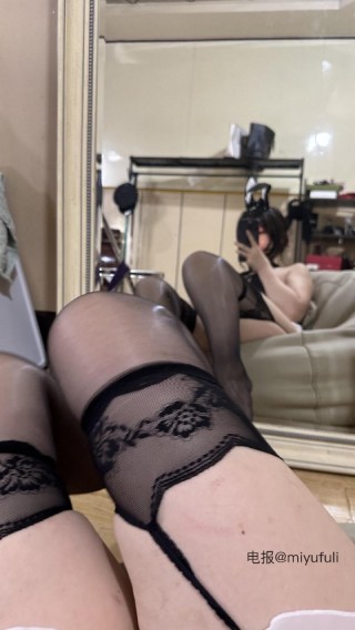 申辣辣 2025-08-15 08:14:44 给兄弟们上两个付费黑丝 绝对好看😍
