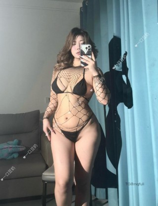 一口豆奶 2025-01-20 00:32:58 全身渔网缠绕🥸三点式配合火辣身材
