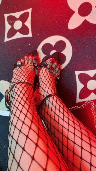 娜娜小姨 2025-03-14 12:27:40 网丝连体丝配连体皮衣 👠
