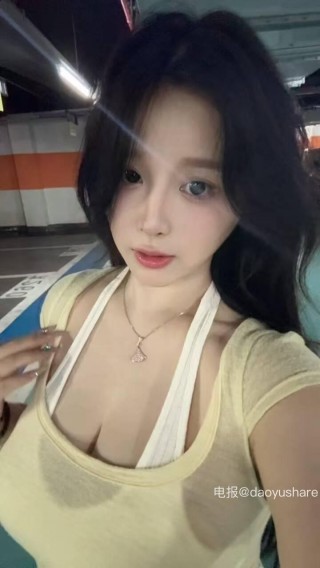 十七同学 2025-06-05 22:46:00 衣料的摩擦声，是今晚的摩斯密码