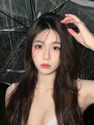 独留 2024-10-05 14:26:04 下雨啦，有没人有要一起打伞！