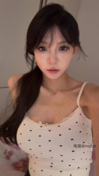 一只树懒 2025-08-13 18:26:50 罚你 一睁眼就只能把目光放在我身上