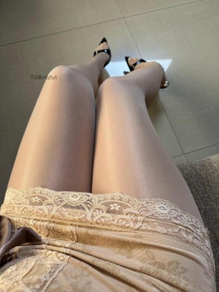 杨晚柠 2025-03-29 23:02:52 蜜臀视角🍑➕肉丝玉足