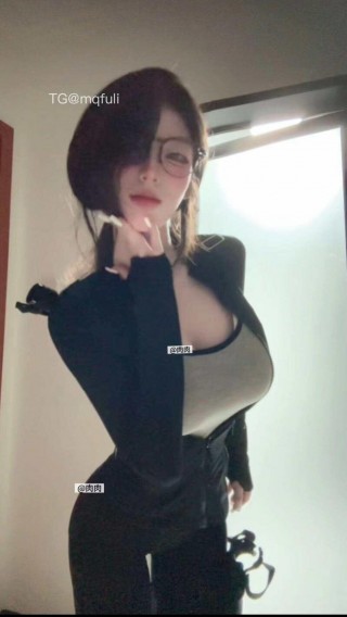 肉肉丸 2025-08-18 15:56:38 照片比本人好看 有事找照片😘😜