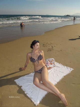 鹅鹅的秘密 2025-04-29 21:27:14 沙滩美女🏖️比基尼👙