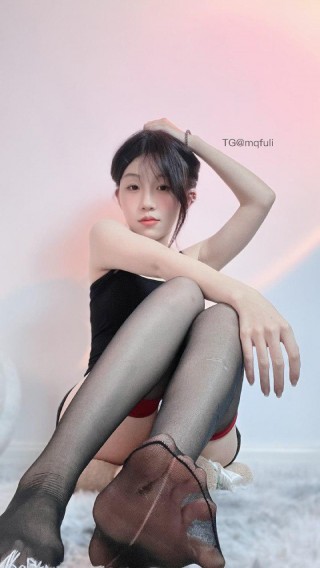 别拔虎牙 2024-10-06 16:15:25 黑色紧身连体吊带