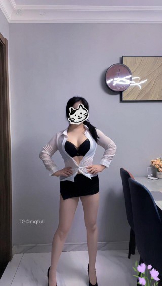 陈幼恩 2025-05-01 18:43:11 秘书长套装👙秘书的穿衣风格😶‍🌫️