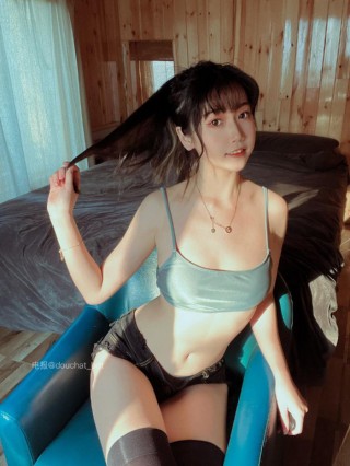 呆猫猫m_ 2024-07-18 21:54:41 居家女友系列 妖娆的身姿展现