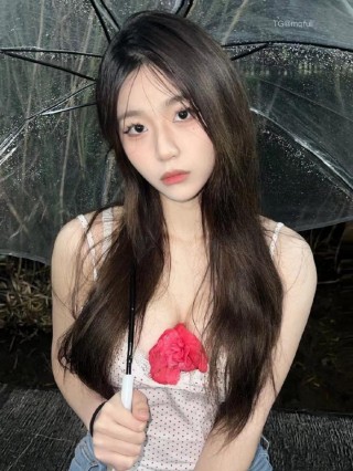 独留 2024-10-05 14:26:04 下雨啦，有没人有要一起打伞！