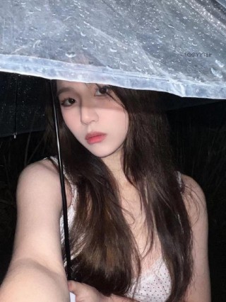 独留 2024-10-05 14:26:04 下雨啦，有没人有要一起打伞！