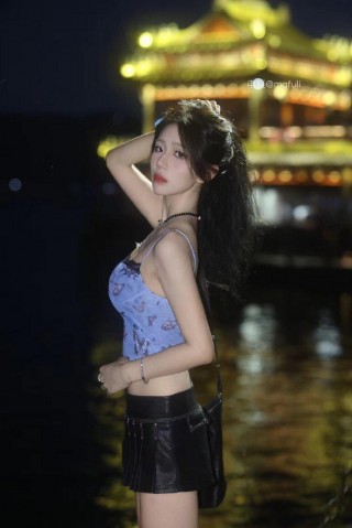 独留 2024-10-05 14:21:33 好晒啊谁来撑个伞！解锁超粉查看所有内容