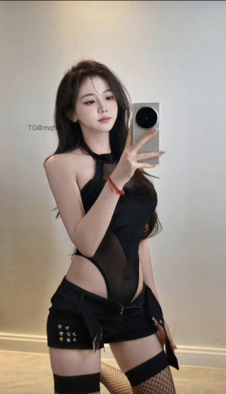 刘二萌 2025-02-10 10:16:21 连体上衣➕黑丝渔网👙