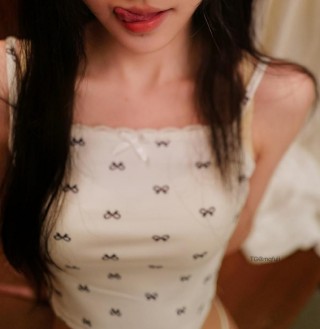 一只香 2025-02-26 20:22:27 居家🛋️沙发拍摄👠简直又是不一样的剧情
