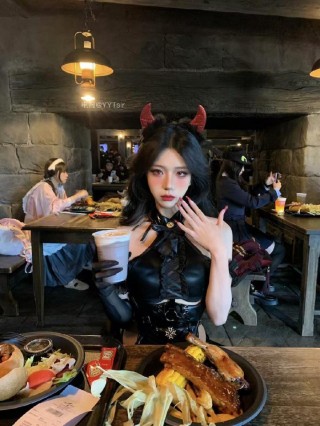 独留 2024-11-04 11:26:28 来调教小恶魔！