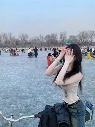 独留 2024-10-05 14:26:04 下雨啦，有没人有要一起打伞！