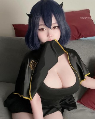 小小兔🐰 2025-05-03 18:15:24 黑色魔法世界里的神秘伙伴🐲✨今天也要和小黑一起冒险哦！