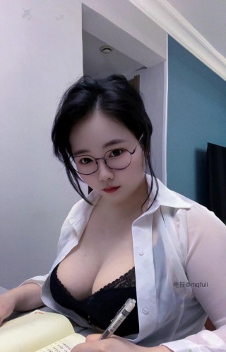 陈幼恩 2025-05-01 18:43:11 秘书长套装👙秘书的穿衣风格😶‍🌫️