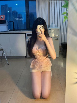 神明同同 2025-04-21 20:37:41 清纯少女图❤粉罩好不性感✌写真