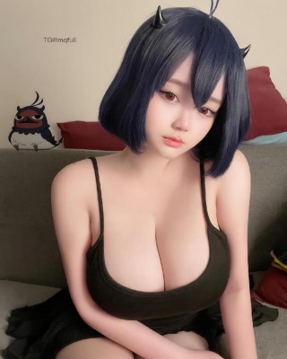 小小兔🐰 2025-05-03 18:15:24 黑色魔法世界里的神秘伙伴🐲✨今天也要和小黑一起冒险哦！