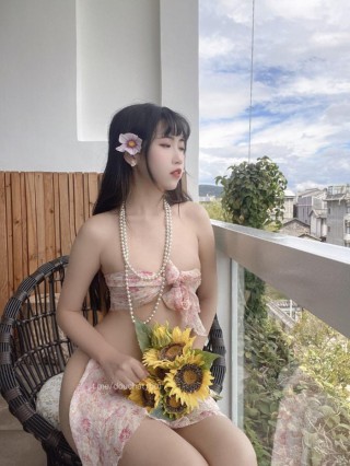 呆猫猫m_ 2024-07-23 22:46:46 大长腿➕丝巾➕珍珠项链➕丁字裤