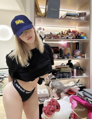 你的渡口 2025-07-22 11:54:51 【付费贴】16张！口子姐私🏠写真图集重磅来袭