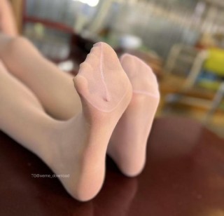 杨晚柠 2024-11-29 01:07:15 到店了宝宝，要温柔一些🥛