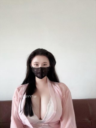 美艳老嫂子 2025-05-31 02:28:32 睡袍套装+👙嫂子私房深V套装