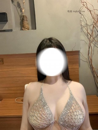 咩咩阿银 2024-08-31 14:17:10 宽衣解带透视吊带 半腿黑丝 空挡三角区