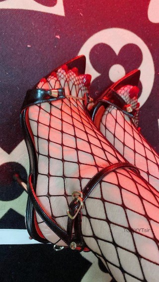 娜娜小姨 2025-03-14 12:27:40 网丝连体丝配连体皮衣 👠