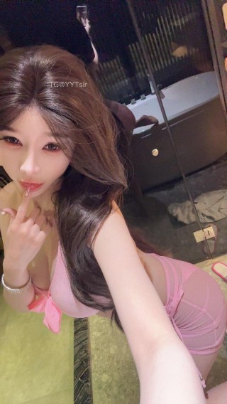 无欲无求的推土君 2025-03-01 15:11:15 粉色比基尼😍是你喜欢看的