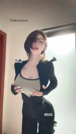 肉肉丸 2025-08-18 15:56:38 照片比本人好看 有事找照片😘😜