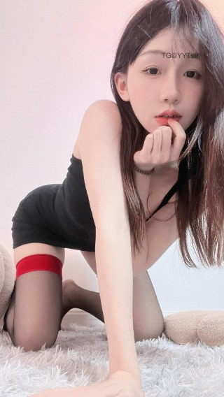 别拔虎牙 2024-10-06 16:15:25 黑色紧身连体吊带
