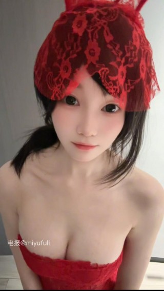 林扣弦 2025-06-24 15:16:34 弦宝红色套装➕华伦天奴➕各种视角#包反X