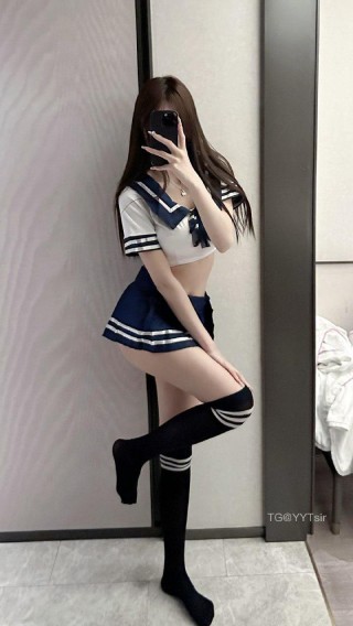 小起本雾 2025-03-02 00:01:49 经典学生妹🤩一个人在酒店的日常😘